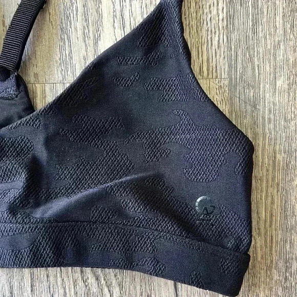 Good American Bra Black Jacquard Slim Racer Sports Bra Size Medium Workout Bra - Picture 2 of 5